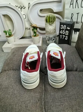 Adidas White Red Low-Top Perforated Toe Lifestyle Sneakers 8