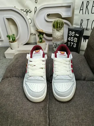 Adidas White Red Low-Top Perforated Toe Lifestyle Sneakers 10