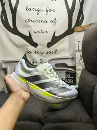 Adidas Chaussures de course blanches jaunes upper mesh engineered sculpted rocker midsole 5