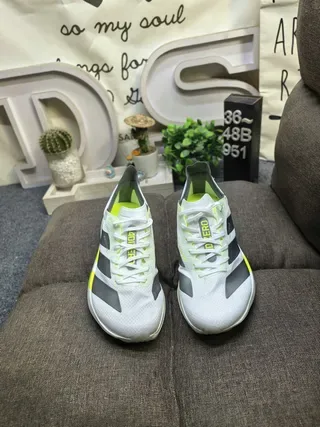 Adidas Chaussures de course blanches jaunes upper mesh engineered sculpted rocker midsole 10