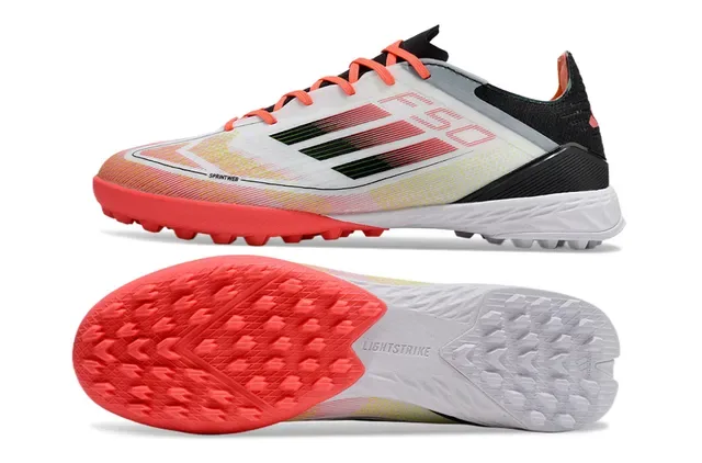 Adidas X sapatos de futebol turf branco e laranja low-cut com cravos conicos moldados 6
