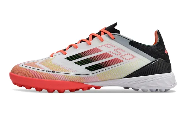 Adidas X sapatos de futebol turf branco e laranja low-cut com cravos conicos moldados 7