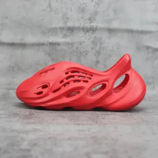 Adidas Yeezy Foam Runner लाल लाइफस्टाइल स्नीकर