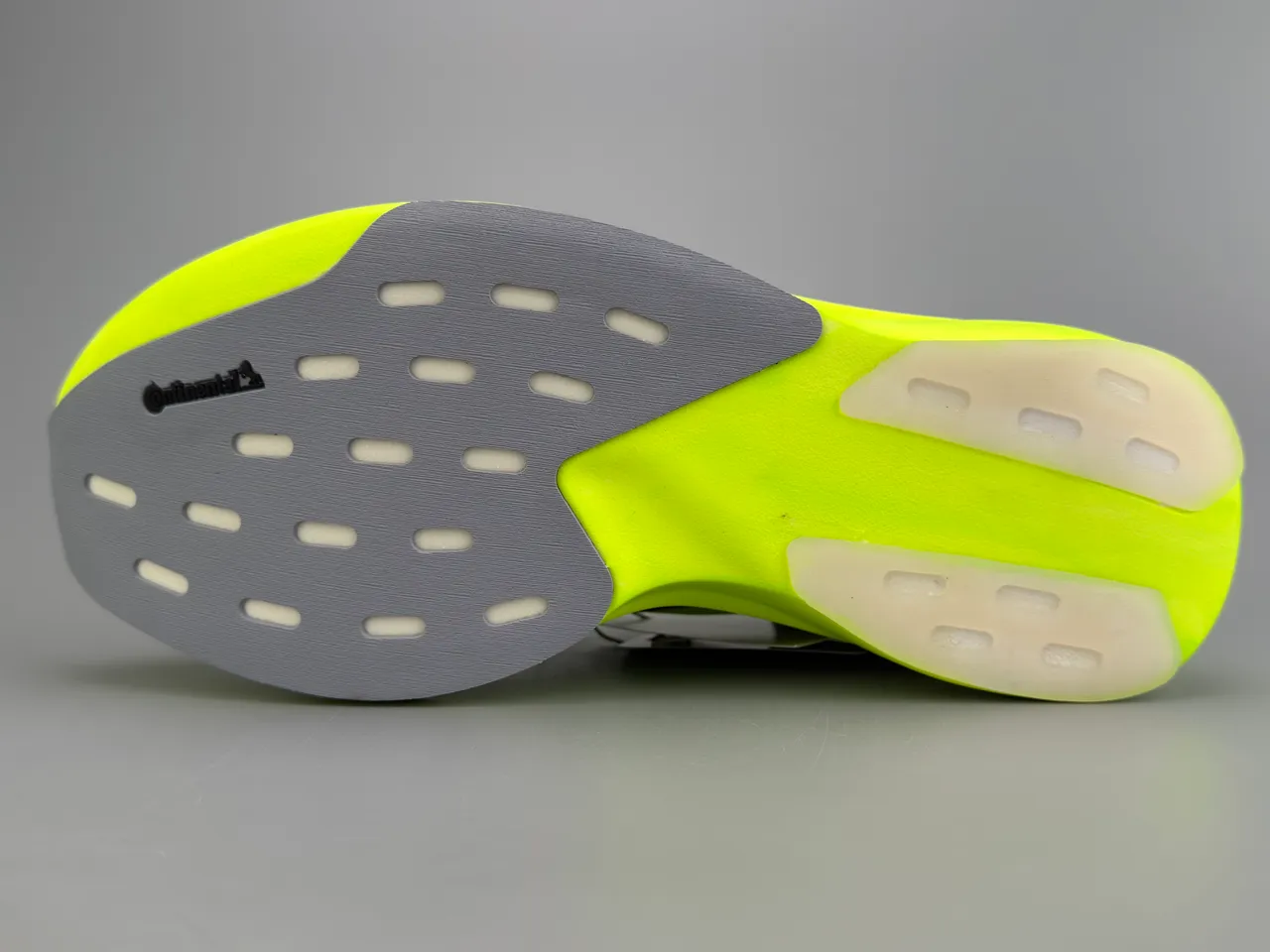 Adidas Tênis de corrida com parte superior em knit neon amarelo preto, branding de três listras 8