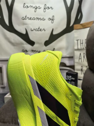 Adidas Zapatillas de running amarillo púrpura neón superior de malla negro y gradiente tres rayas 3
