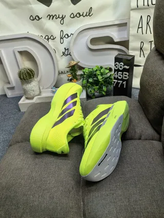 Adidas Zapatillas de running amarillo púrpura neón superior de malla negro y gradiente tres rayas 6