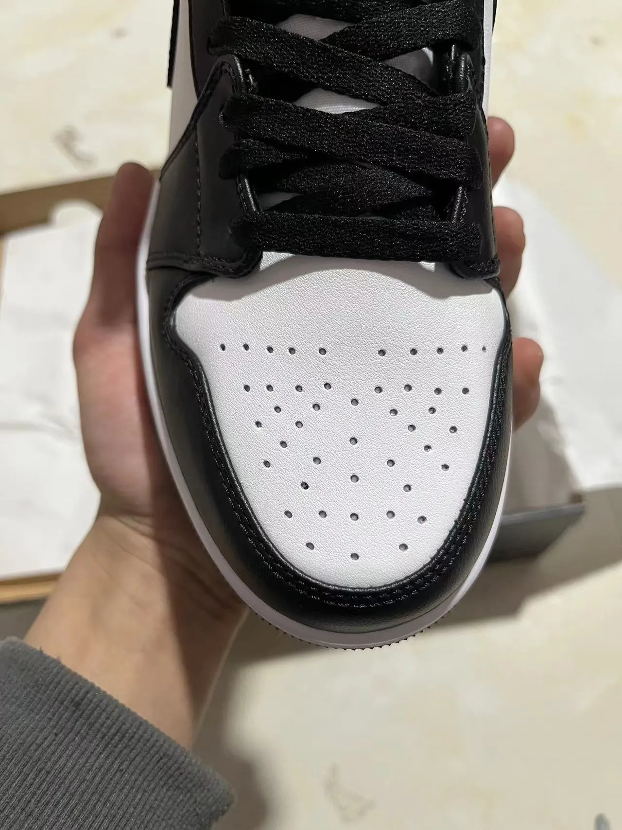 Air Jordan 1 Black and White Leather High-Top Basketball Shoes 3