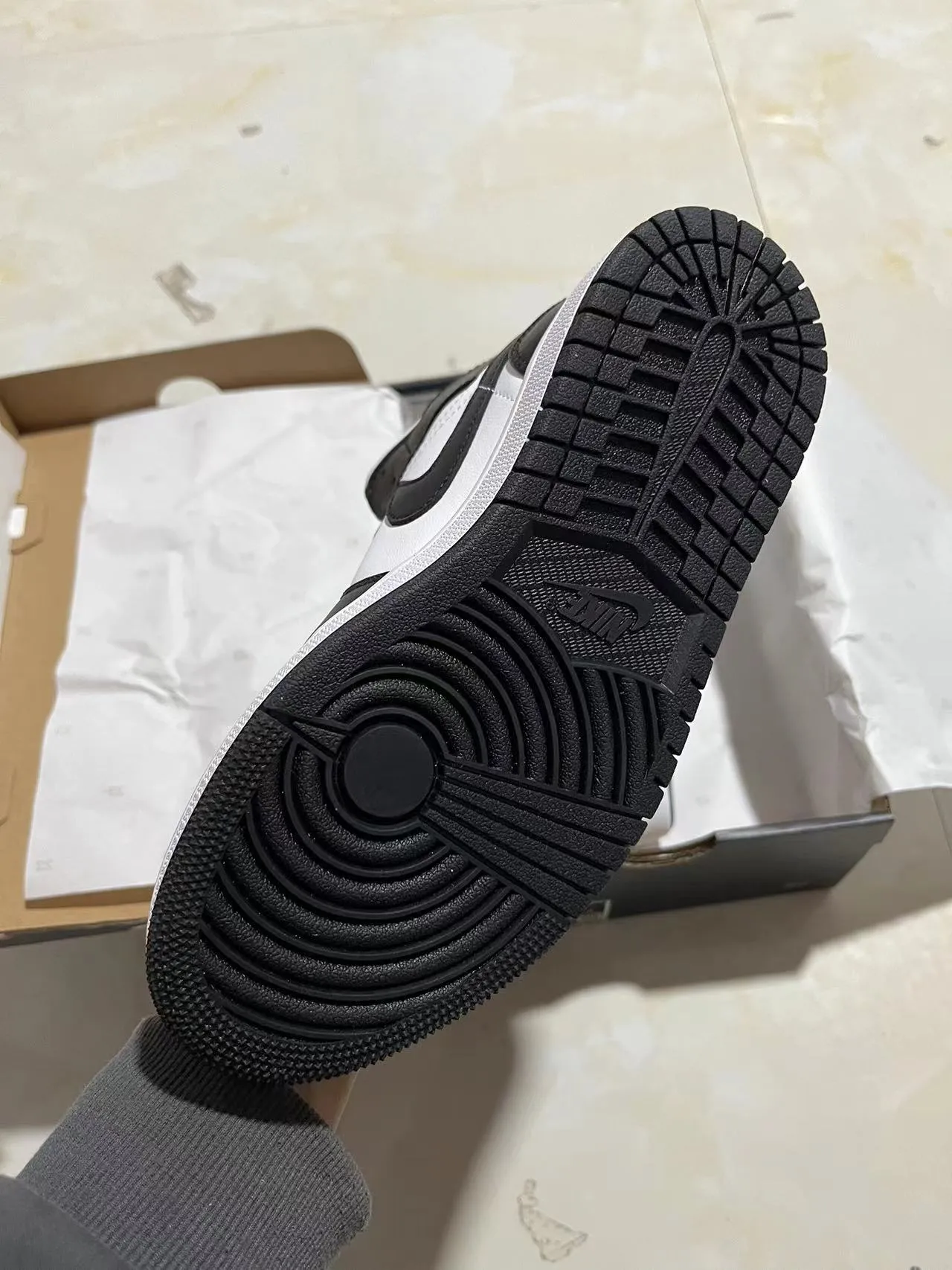 Air Jordan 1 Black and White Leather High-Top Basketball Shoes 5