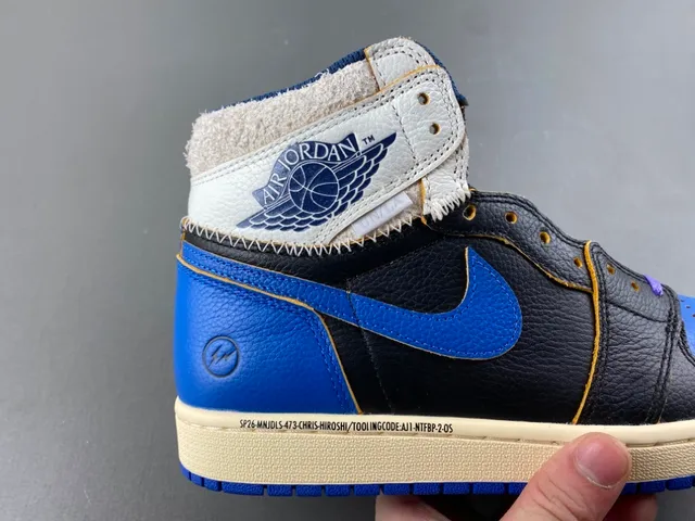 Tênis de basquete Air Jordan 1 preto azul royal creme 3