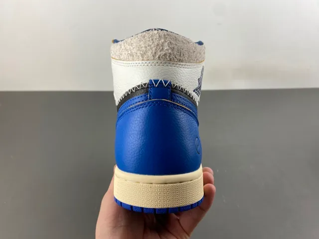 Tênis de basquete Air Jordan 1 preto azul royal creme 4