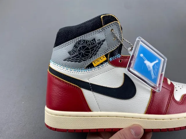 Air Jordan 1 High Red White Cream Basketball Shoes 2