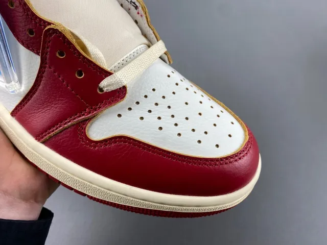 Air Jordan 1 High Red White Cream Basketball Shoes 3