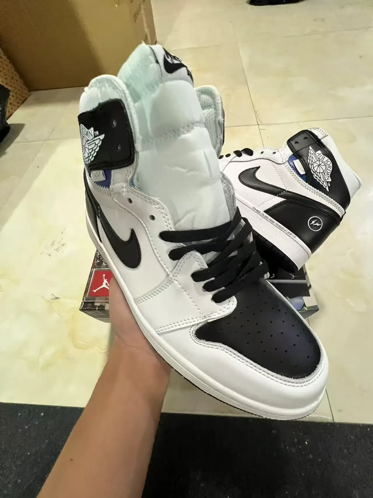 Air Jordan 1 High Top Blanco Negro Zapatos de Baloncesto 2