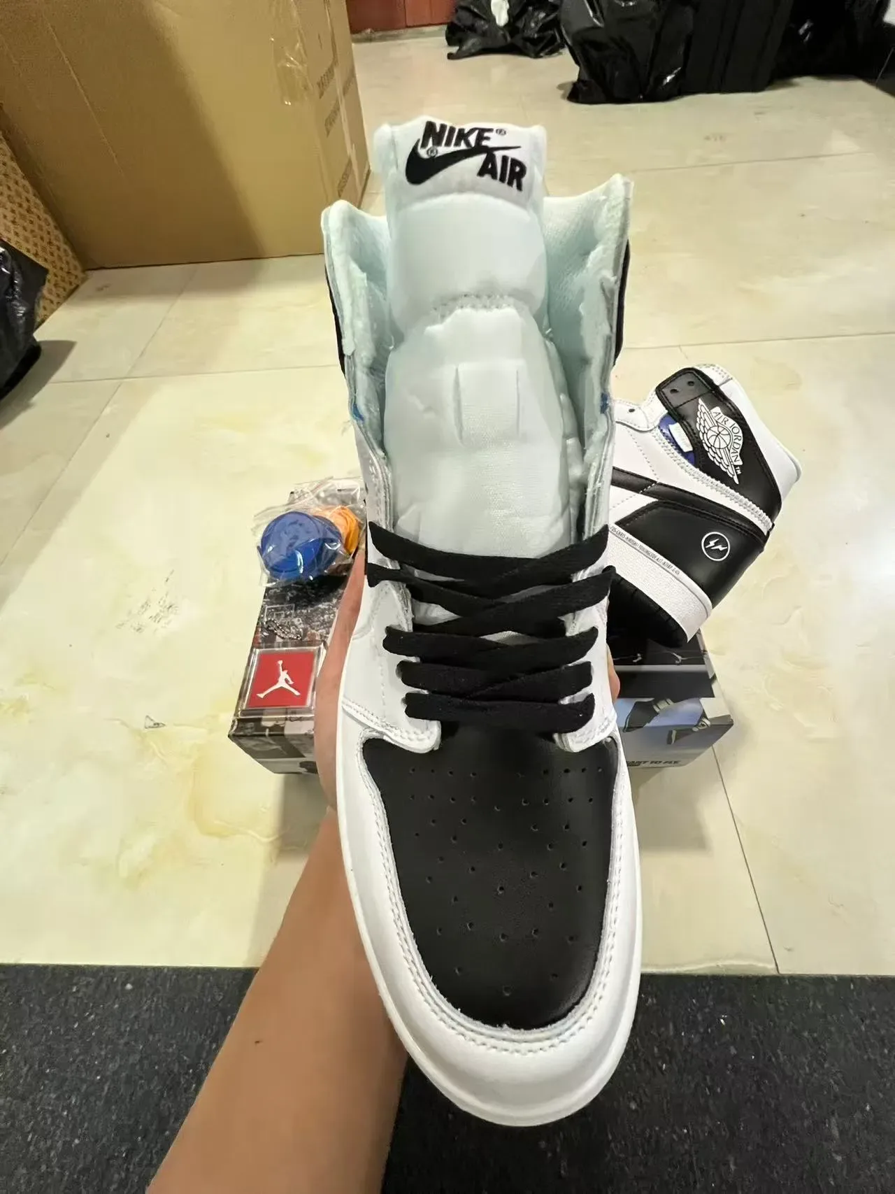 Air Jordan 1 High Top Blanco Negro Zapatos de Baloncesto 3