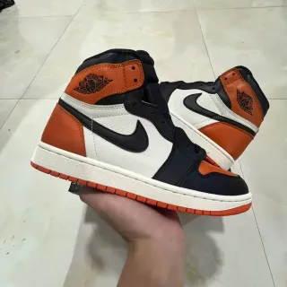 Air Jordan 1 High 白黑橙篮球鞋