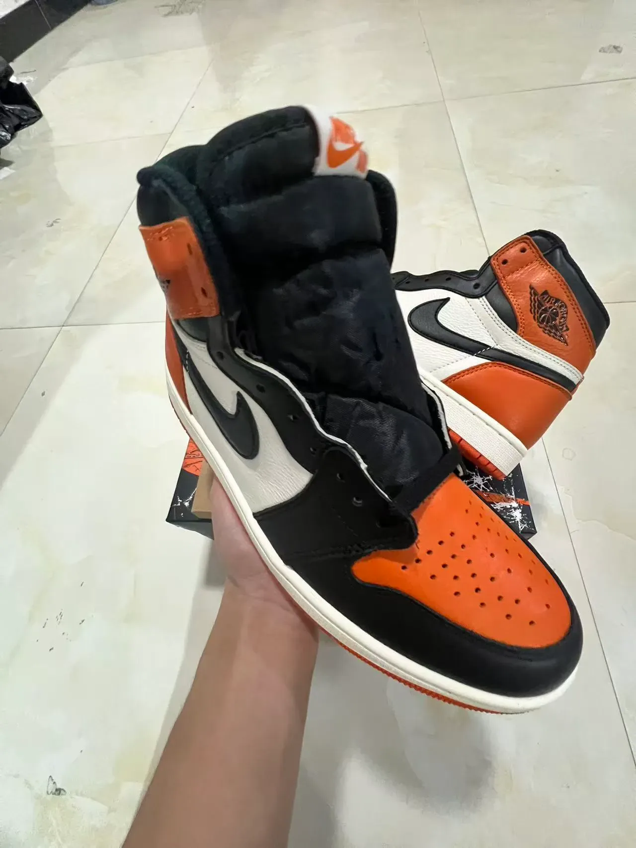Air Jordan 1 High Chaussures de Basketball Blanc Noir Orange 2