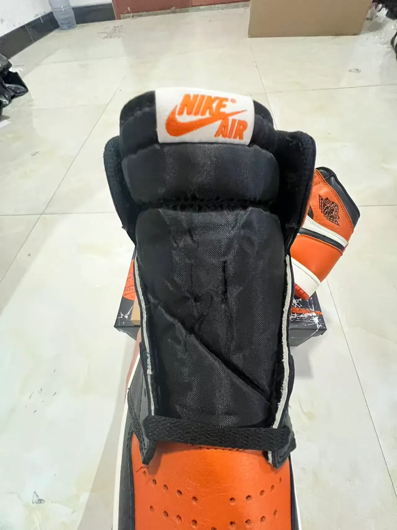 Air Jordan 1 High Chaussures de Basketball Blanc Noir Orange 4