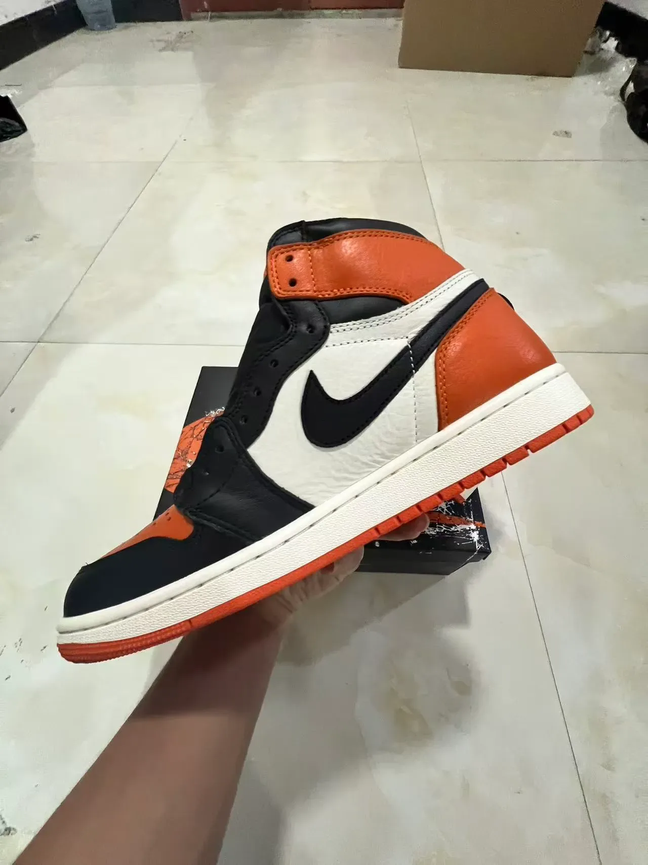 Air Jordan 1 High Chaussures de Basketball Blanc Noir Orange 5