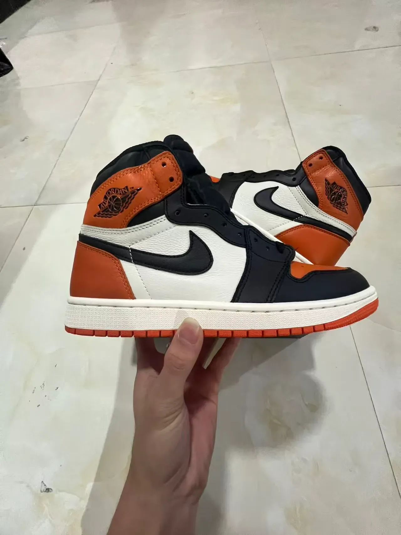 Air Jordan 1 High Chaussures de Basketball Blanc Noir Orange 7