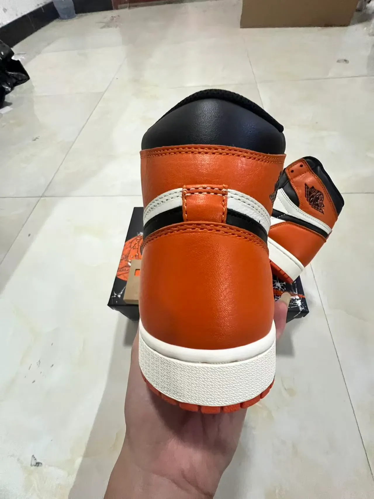 Air Jordan 1 High Chaussures de Basketball Blanc Noir Orange 8