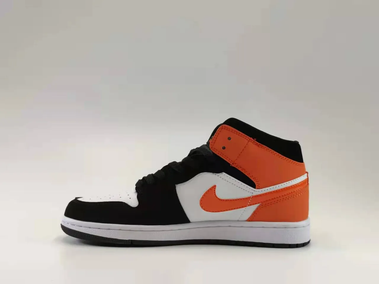 Air Jordan 1 Mid Black White Orange Basketball Shoes 4
