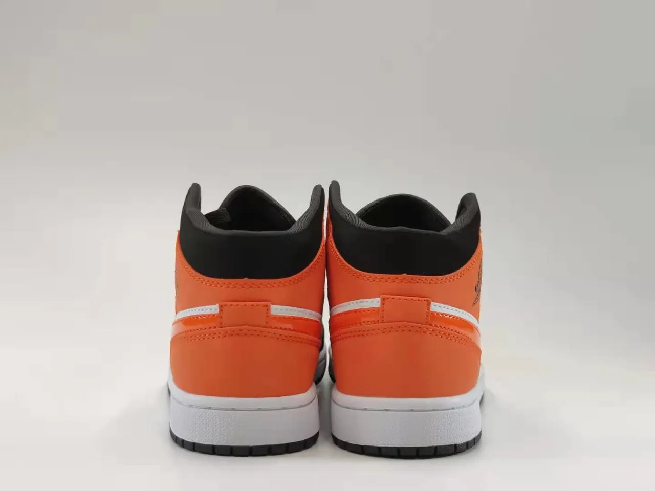 Air Jordan 1 Mid Black White Orange Basketball Shoes 5