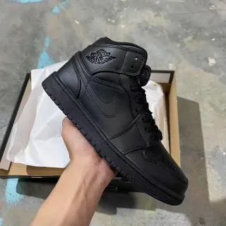Air Jordan 1 单色黑色皮革高帮篮球鞋