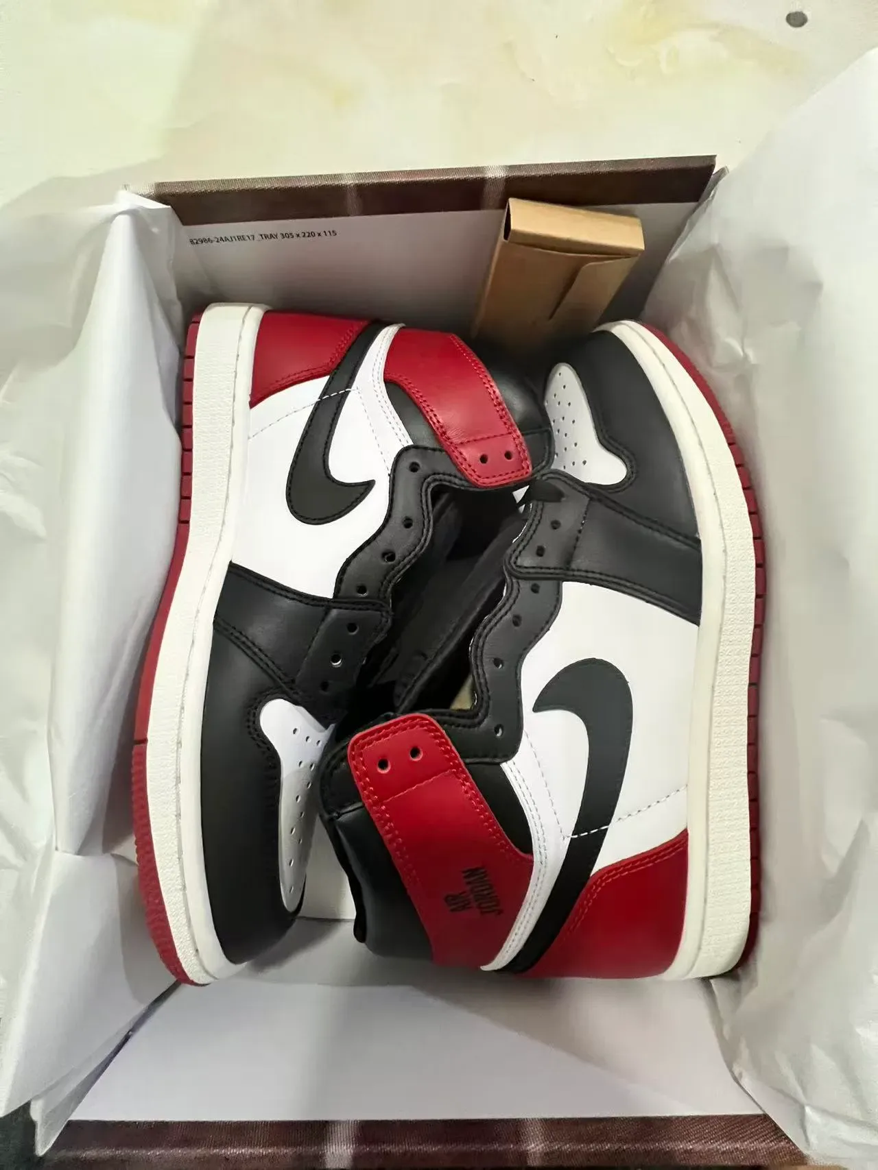 Air Jordan 1 Chaussures de Basketball Hautes en Cuir avec Panneaux Rouge et Noir 9