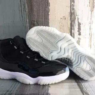 Air Jordan 11 黑白 专利皮革 篮球鞋