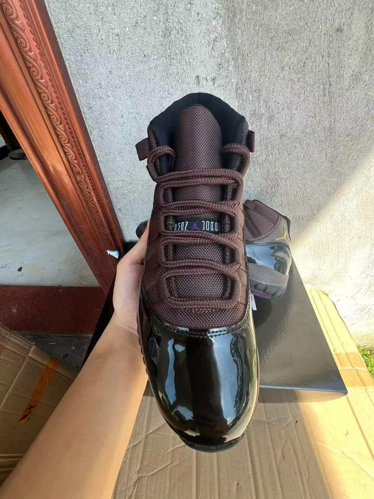 Chaussures de basketball Air Jordan 11 en cuir verni marron 3