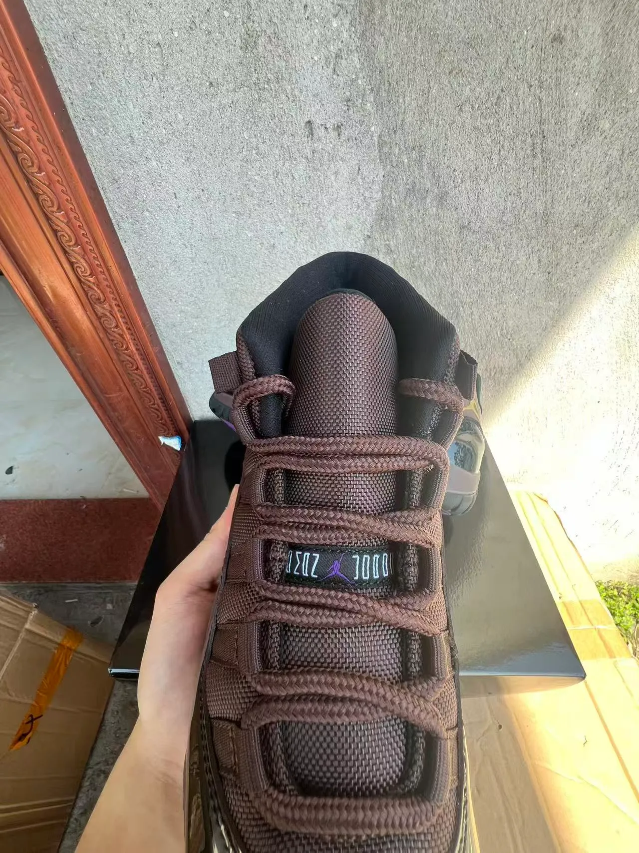 Chaussures de basketball Air Jordan 11 en cuir verni marron 4