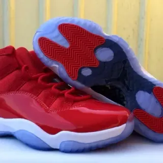 Air Jordan 11 红色亮皮篮球鞋