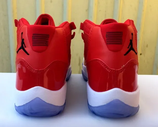 Air Jordan 11 Chaussures de Basket en Cuir Patenté Rouge 2