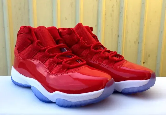 Air Jordan 11 Chaussures de Basket en Cuir Patenté Rouge 4