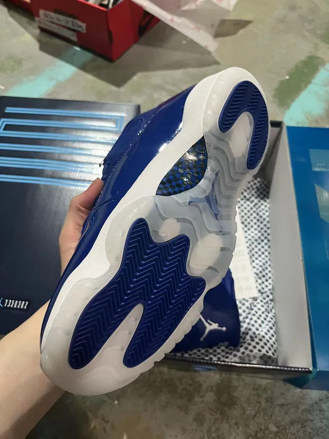 Air Jordan 11 Royal Blue Patent Leather Basketball Shoes 4