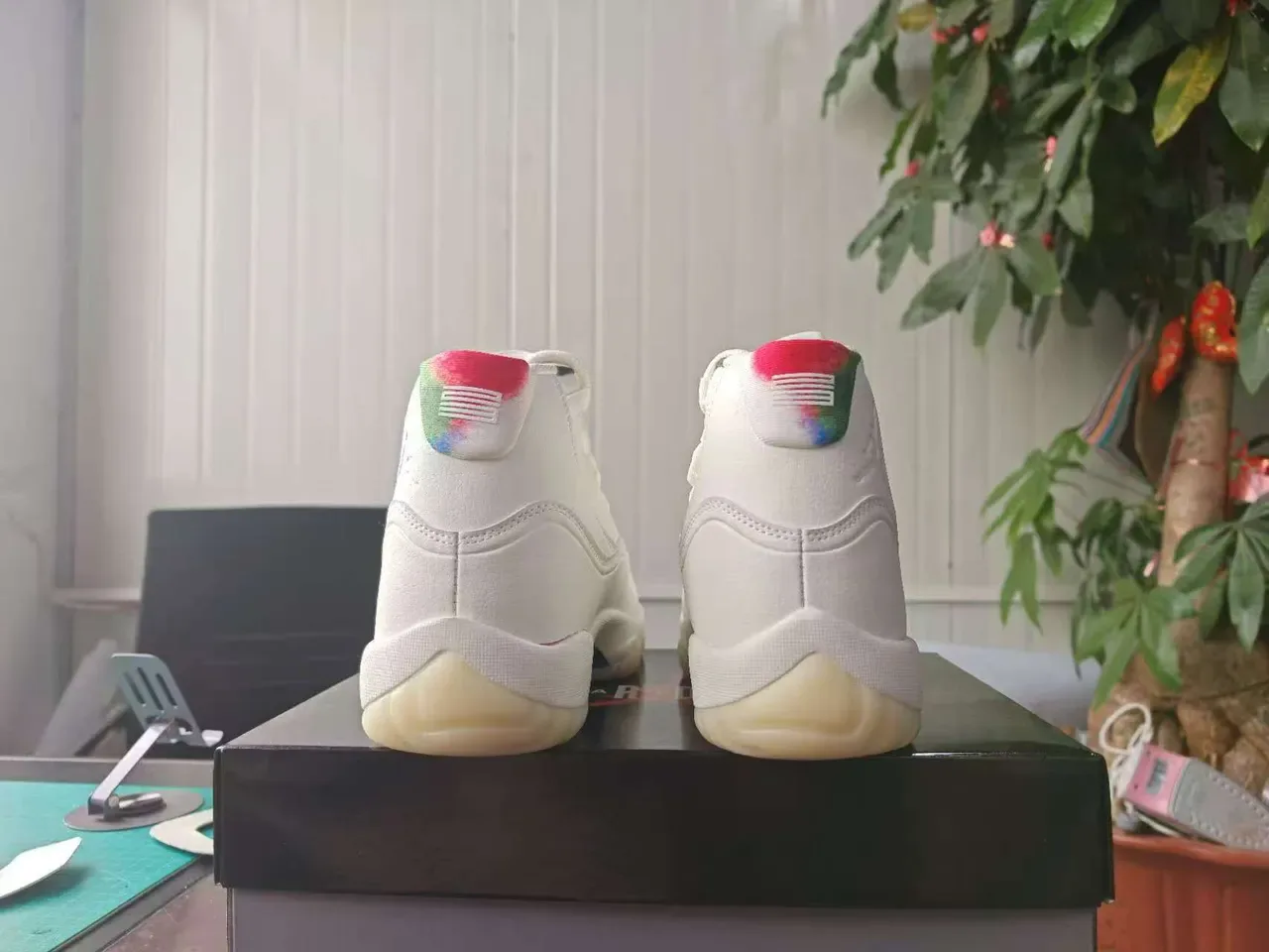 Air Jordan 11 Blanc Rouge Herringbone Chaussures de Basketball 3