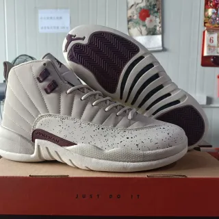 Air Jordan 12 米色斑点酒红篮球鞋