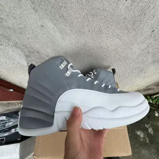 Air Jordan 12 灰白篮球鞋