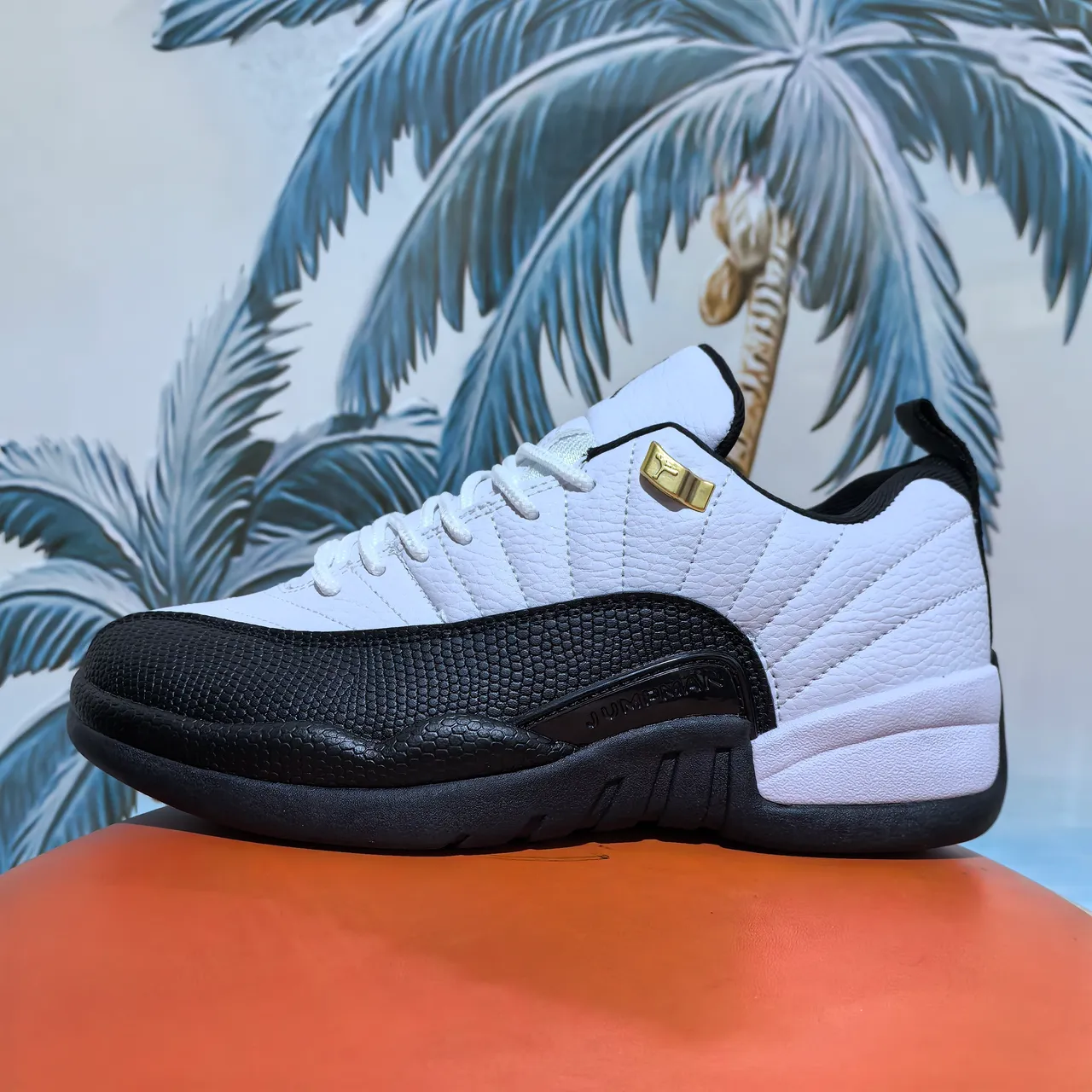 Chaussures de basketball Air Jordan 12 blanc et bleu clair 9