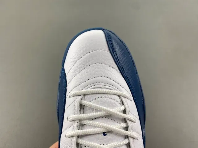Air Jordan 12 أبيض وأزرق ملكي أحذية كرة السلة 5
