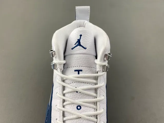 Air Jordan 12 أبيض وأزرق ملكي أحذية كرة السلة 6
