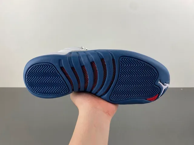 Air Jordan 12 أبيض وأزرق ملكي أحذية كرة السلة 7