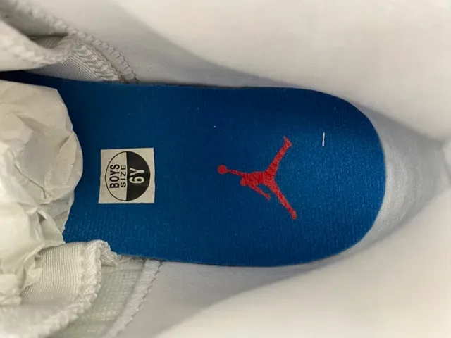 Air Jordan 12 أبيض وأزرق ملكي أحذية كرة السلة 9