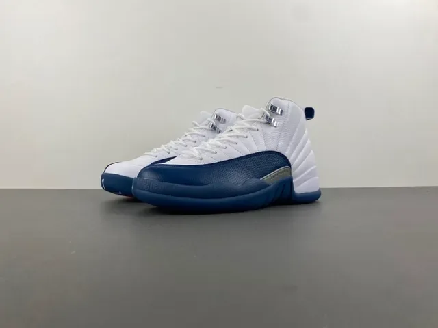 Air Jordan 12 أبيض وأزرق ملكي أحذية كرة السلة 11