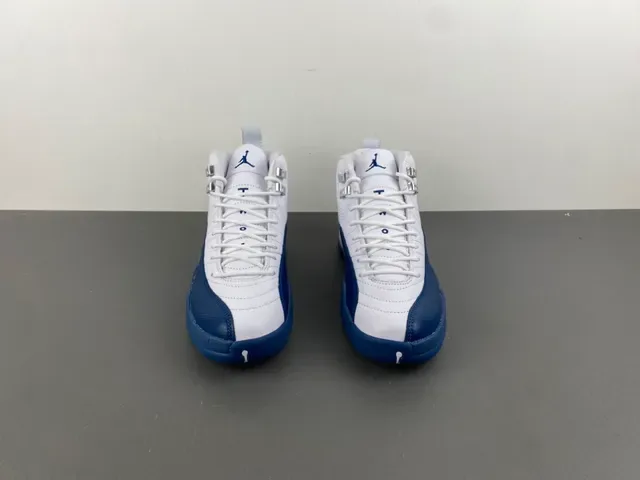 Air Jordan 12 أبيض وأزرق ملكي أحذية كرة السلة 12