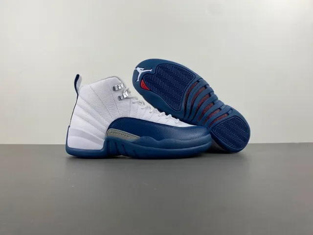 Air Jordan 12 أبيض وأزرق ملكي أحذية كرة السلة 13
