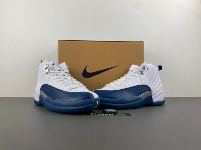 Air Jordan 12 أبيض وأزرق ملكي أحذية كرة السلة 14