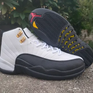 Air Jordan 12 白黑金篮球鞋