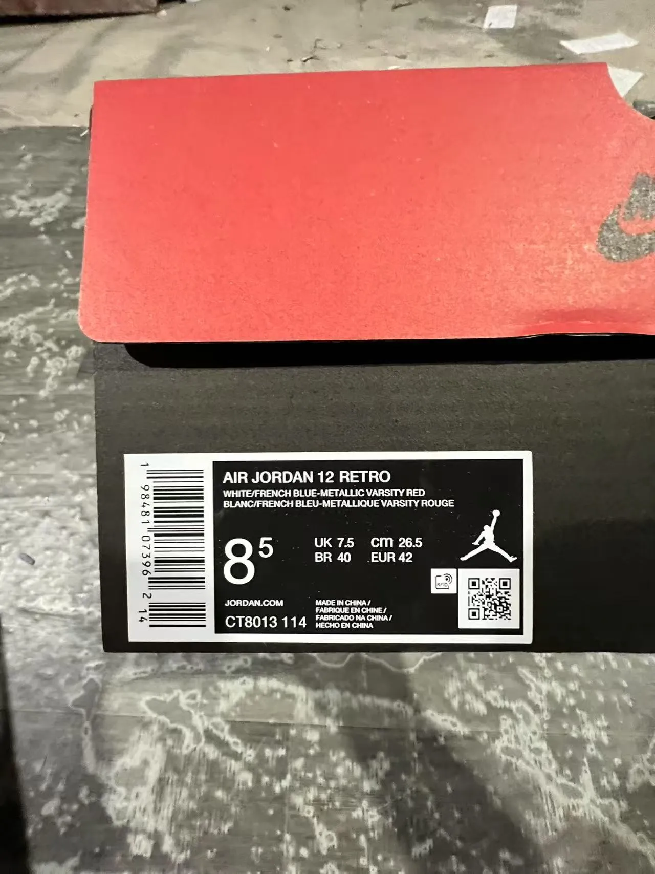 Chaussures de basketball Air Jordan 12 blanc et bleu marine 8