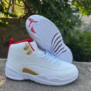 Air Jordan 12 白红金篮球鞋